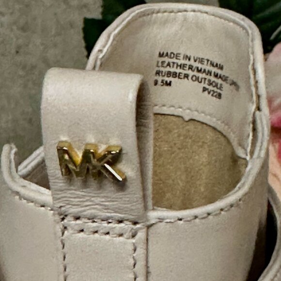 NWT Michael Kors Boots - Picture 8 of 9